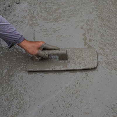 Photo d'un mur touché par des remontées capillaires